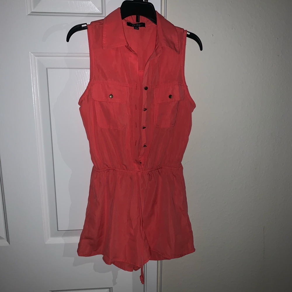 Short sleeveless Romper